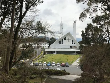 Église Saint-François Xavier vue du parc Kameyama