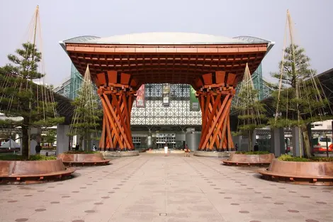 La entrada de la estación de Kanazawa