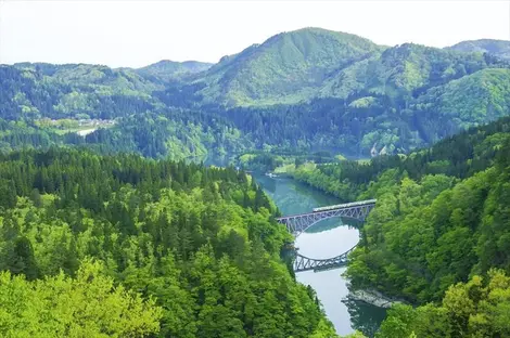Pont sur la rivière Daiichi Tadami Pont sur la rivière Daiichi Tadami