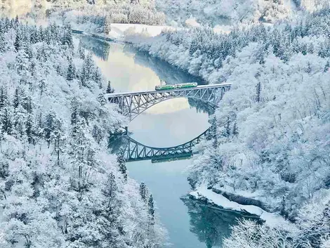 Pont sur la rivière Daiichi Tadami Pont sur la rivière Daiichi Tadami
