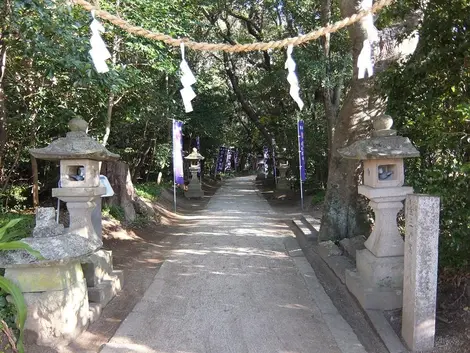 chemin-hananoiwaya-jinja chemin-hananoiwaya-jinja
