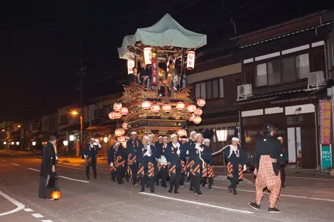 Johana hikiyama-matsuri de nuit