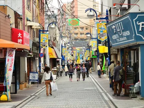Yokosuka, la rue Dobuita Yokosuka, la rue Dobuita