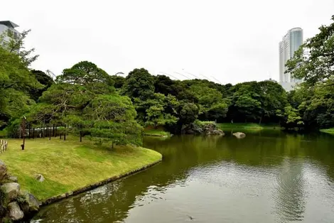 Koishikawa Korakuen Garden is closed to Kasuga station in Tokyo