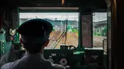 Conducteur à l'intérieur d'un train japonais