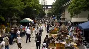 El mercado de la pulga Oedo Antique Market tiene lugar cada primer y tercer domingo del mes.