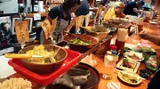 Así preparan el pescado en el restaurante Oden Miyuki Honten.