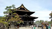 Vue du temple Zenkô-ji à Nagano.