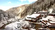 Une station enneigée des Alpes japonaises.