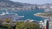 Vista del puerto de Nagasaki desde el Jardín Glover.