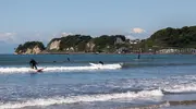 Surf et mont Fuji sur le plage de Zaimokuza, à Kamakura