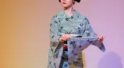 Une Maiko assurant la danse