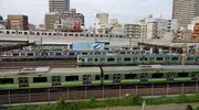 Les trains à Nippori