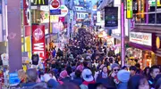 La ruelle piétonne Takeshita-dori dans le quartier de Harajuku