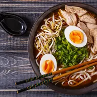 Traditionelle japanische Ramen-Nudelsuppe