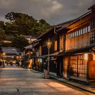 Quartiere di geisha tradizionale con vecchie case di legno a Kanazawa in Giappone