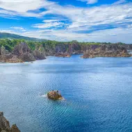 L'isola di Sado si trova al largo della costa della Prefettura di Niigata ed è una delle isole più grandi del Giappone.