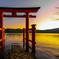 The view of Hakone jinja Torii in the lake at Hakone, a must-see close to Mount Fuji in Japan