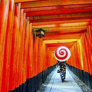 Visitez Fushimi Inari, le plus grand sanctuaire de Kyoto
