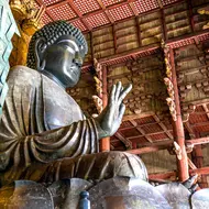 Todai-ji temple and its imposing statue of the buddha : a must-see in Nara