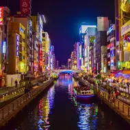Dotonbori è la zona più vivace di Osaka, la capitale gastronomica del Giappone