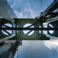 Umeda Sky Building: Genießen Sie von diesem riesigen Wolkenkratzer aus einen Blick auf die Stadt