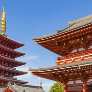 Asakusa's pagoda and Kaminarimon