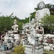 Le temple Tsubosaka-dera et ses statues Le temple Tsubosaka-dera et ses statues
