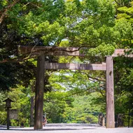 Porte torii du sanctuaire d'Ise Jingu, département de Mie Porte torii du sanctuaire d'Ise Jingu, département de Mie
