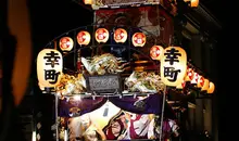 Ogni quartiere di Kawagoe produce il suo proprio carro per sfidare gli altri durante il Kawagoe Matsuri.