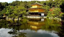 Il padiglione d'oro, Kinkakuji, si trova nel quartiere di Kita a Kyoto.