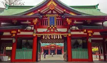 El santuario Hie-Jinja está dedicado a Oyamakui-no-kami, el guardián de la montaña y protector de la ciudad de Tokio.