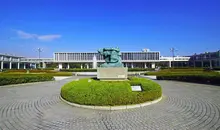 Entrada al Museo de la Paz en Hiroshima.