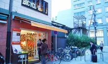 Le vélo est certainement le moyen le plus efficace pour se déplacer d’un temple à un autre dans les rues de Kyoto.