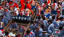 El desfile del festival Tenjin Matsuri.