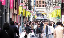 La calle Tachibana Dori en plena actividad.