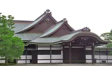 There remain only two teahouses, Seika-tei and Yushin-tei, the former residence of the emperor lies in the Kyoto Imperial Palace.