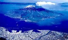 El volcán activo Sakurajima, en la bahía de Kagoshima