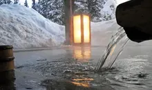 Un bain en plein air (rotemburo) du Osawayama Onsen dans les Alpes Japonaises. 