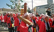 La défilé lors du festival Honen matsuri