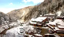 Une station enneigée des Alpes japonaises.