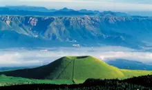 Le Komazuke ou "motte de riz", célèbre sommet du massif d'Aso (Kyushu).