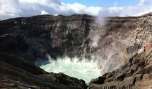 Le cratère fumant du mont Nakadake, dans le massif d'Aso (Kyushu).