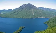 Vue sur le lac Chûzenji et mont Nantai.