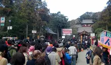 Primera visita del año al santuario Hachiman-gu en Kamakura.