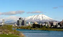 Morioka, el río Nakatsu y el monte Iwate