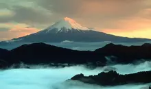 Le mont Fuji au lever du soleil, dans la préfecture de Shizuoka.