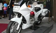 Among the vehicles stored at the Police Museum in Tokyo, a motorcycle on which children can ask in uniform.