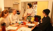 Preparando una comida en las clases de Mari en Tokio.