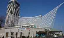 L'architecture du Musée maritime de Kobe.